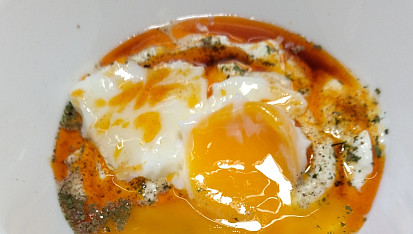 Cilbir - turecké ztracené vejce v jogurtu