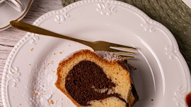 Dvoubarevná hrníčková bábovka