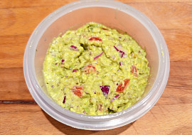 Guacamole s domácími nachos