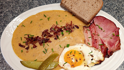 Hrachová kaše s uzenou krkovičkou, S uzenou krkovici a kouskem bůčku