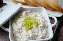 Místo jarní cibulky pórek.