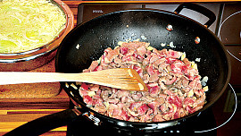 Krkovička s dušeným hlávkovým zelím