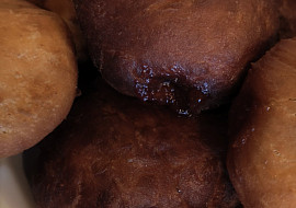 Maminčiny koblihy (Naplnila jsem dovnitř trezirovaci trubičkou)