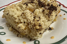 Buchta je s mangem A drobenku jsem posypala rozmixovanýma sušenýma malinamia s moruši