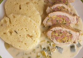 Plněné vepřové plátky pórkovou směsí