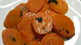 Voňavý mrkvový salát