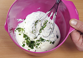 Brokolice s bramborami a jogurtovou omáčkou