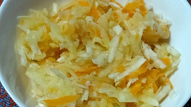 Celerovo-jablkovo-mrkvový salát