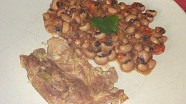 Fazole černé oko v zázvorové rajčatové omáčce