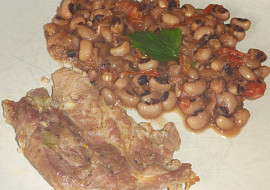 Fazole černé oko v zázvorové rajčatové omáčce (Príjemná chuť)