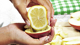 Jablíčka plněná mrkvovou pomazánkou