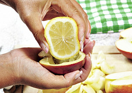 Jablíčka plněná mrkvovou pomazánkou