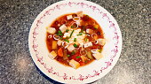 Polévka minestrone s mozzarellou