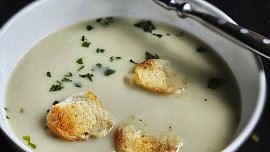 Polévka z jarní cibulky