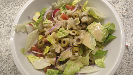 Římský salát se smetanovohořčičnou zálivkou