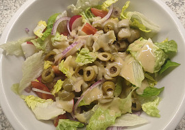 Římský salát se smetanovohořčičnou zálivkou (Hotovo, ale za chvíli už nebyl 😉🍋‍🟩)