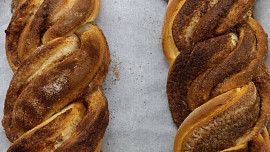 Skořicový pletenec (Estonský kringel)