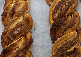 Skořicový pletenec (Estonský kringel)