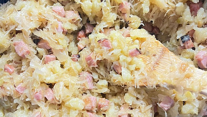 Halušky se zelím a uzeným masem