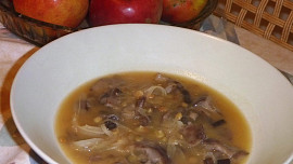 Houbová zelňačka s čočkou