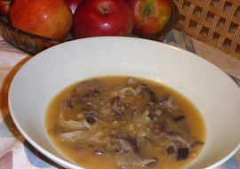 Houbová zelňačka s čočkou