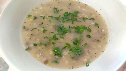 Hrstková polévka (hrách, fazole, čočka, kroupy)