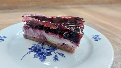 Nepečený ovocný dort s bílou čokoládou