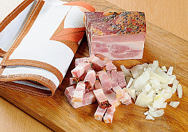 Polévka se slaninou, kysaným zelím a zelenými fazolkami