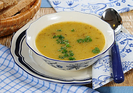 Pórková polévka se zeleninou a miso pastou