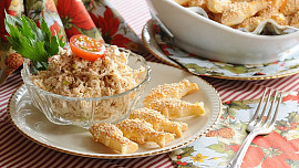 Rybí salát s rybičkami z listového těsta