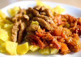 Sójové nudličky se zeleninou (Sójové nudličky se zeleninou a bramborami)