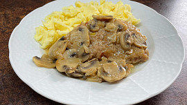 Vepřové plátky na másle a žampionech