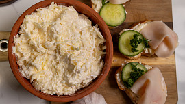 Česnekovo-sýrová pomazánka