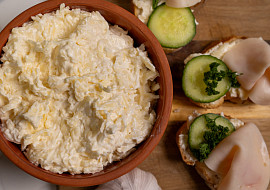 Česnekovo-sýrová pomazánka