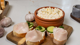 Česnekovo-sýrová pomazánka