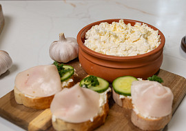 Česnekovo-sýrová pomazánka