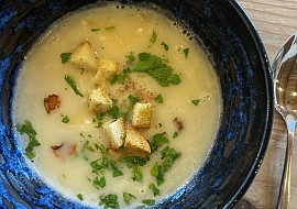 Krémová česneková polévka