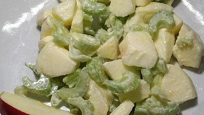 Salát z jablek a řapíkatého celeru