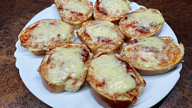 Zapečené tousty - teplé chlebíčky