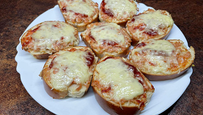 Zapečené tousty - teplé chlebíčky