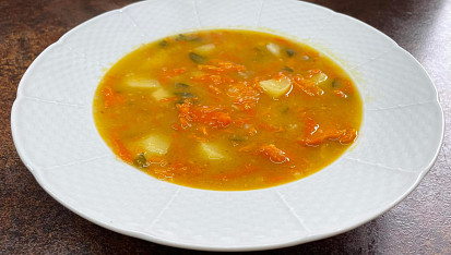 Cibulovo-česneková polévka s bramborami