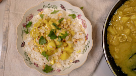 Kuřecí prsíčka s kokosovým mlékem a kari (Kuřecí na kari)