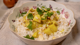 Kuřecí prsíčka s kokosovým mlékem a kari (Kuřecí na kari)