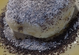 Kynuté knedlíky se sladkou  náplní (U nás frčia s makom)