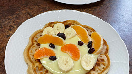 Oříškové vafle s ovocem