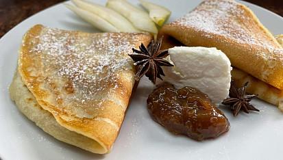 Palačinky s hruškovými povidly a tvrdým tvarohem