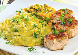 Polentová kaše s přírodními krůtími medailonky