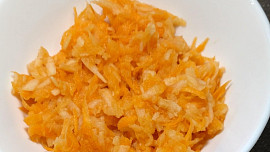 Salát z mrkve a jablek