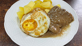 Vepřová kýta na kmínu s volským okem