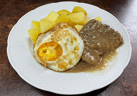 Vepřová kýta na kmínu s volským okem